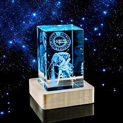 Хрустальный куб на деревянной подставке с RGB подсветкой Зодиак Водолей 4,5х8см