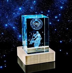 Кришталевий куб на дерев'яній підставці з RGB підсвічуванням Зодіак Діва 4,5х8см