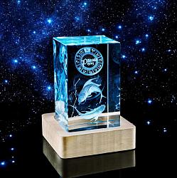 Хрустальный куб на деревянной подставке с RGB подсветкой Зодиак Рыбы 4,5х8см